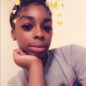 Meet your Posher, Kayla